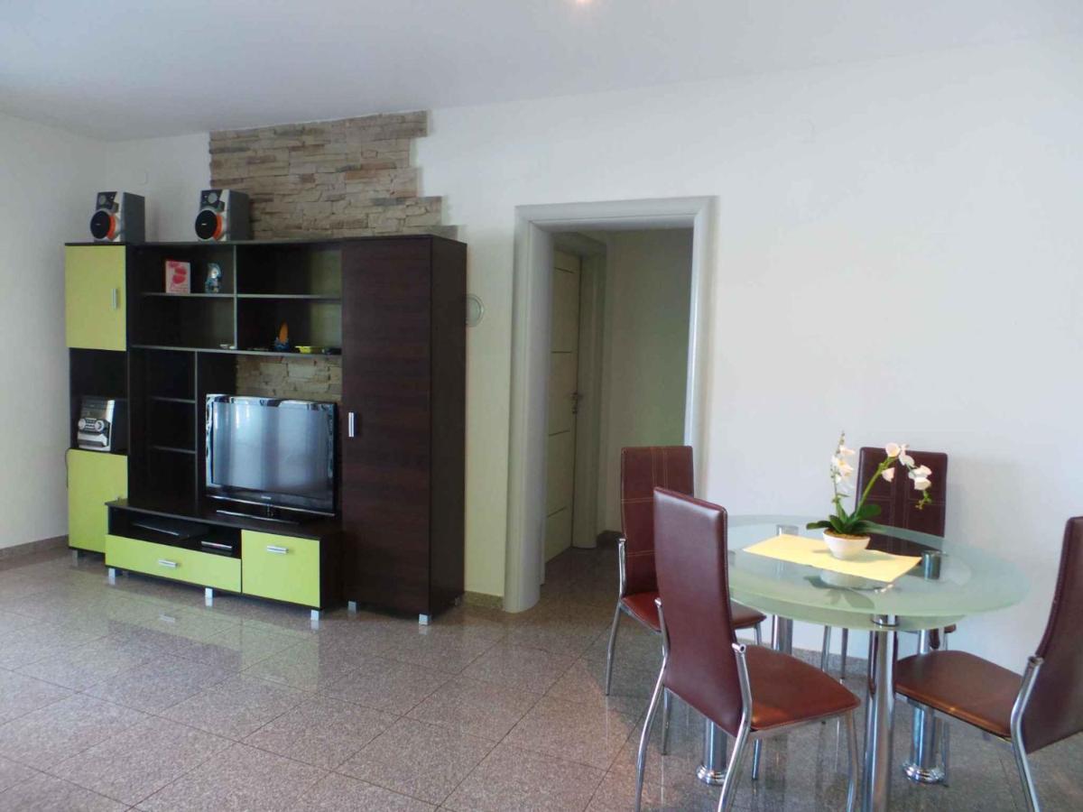 Holiday Home In Malinska/Insel Krk 13031 Kültér fotó